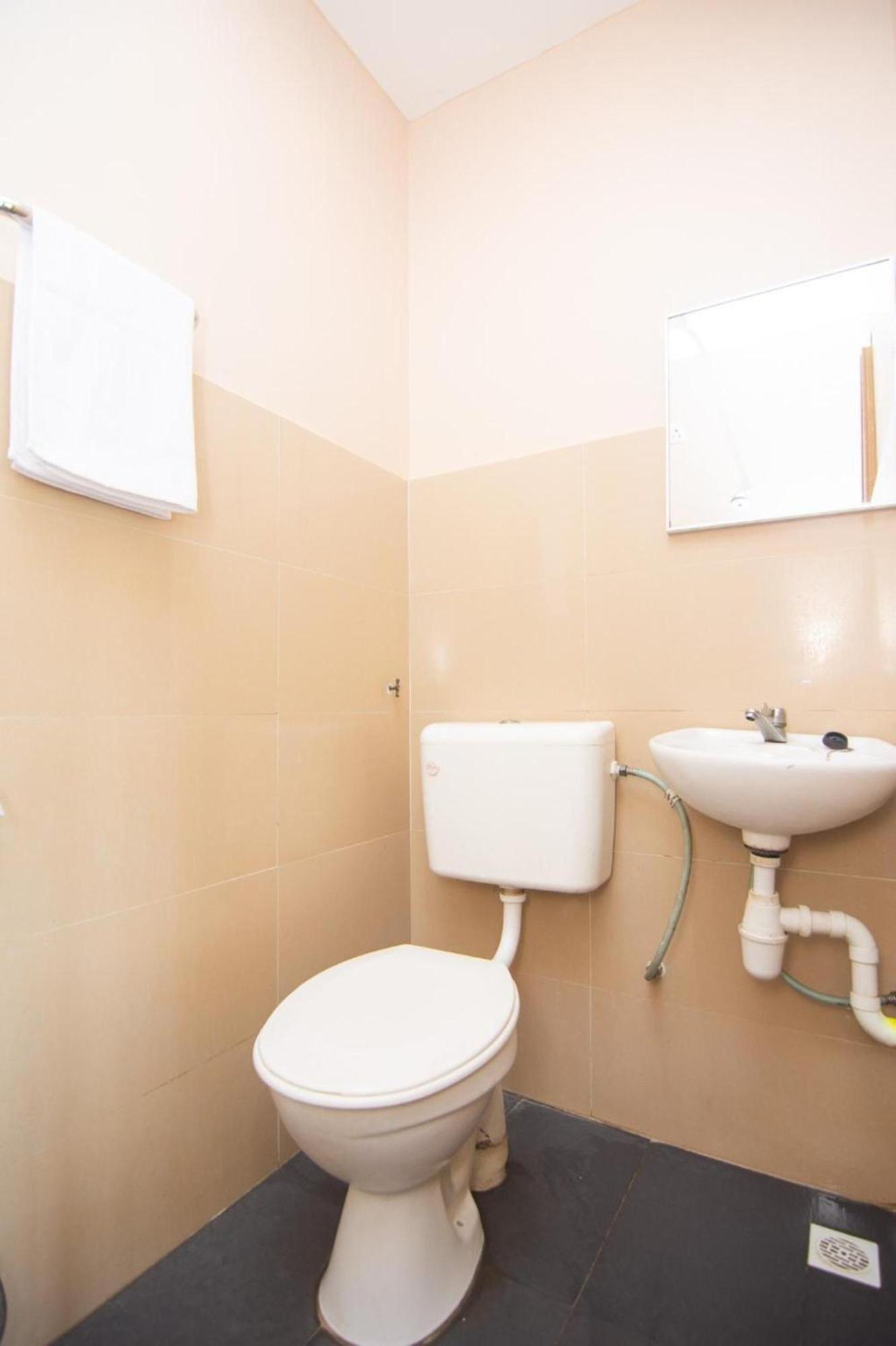 Oyo 1224 Hotel Hajah Rohayah Танджунґ-Малім Екстер'єр фото