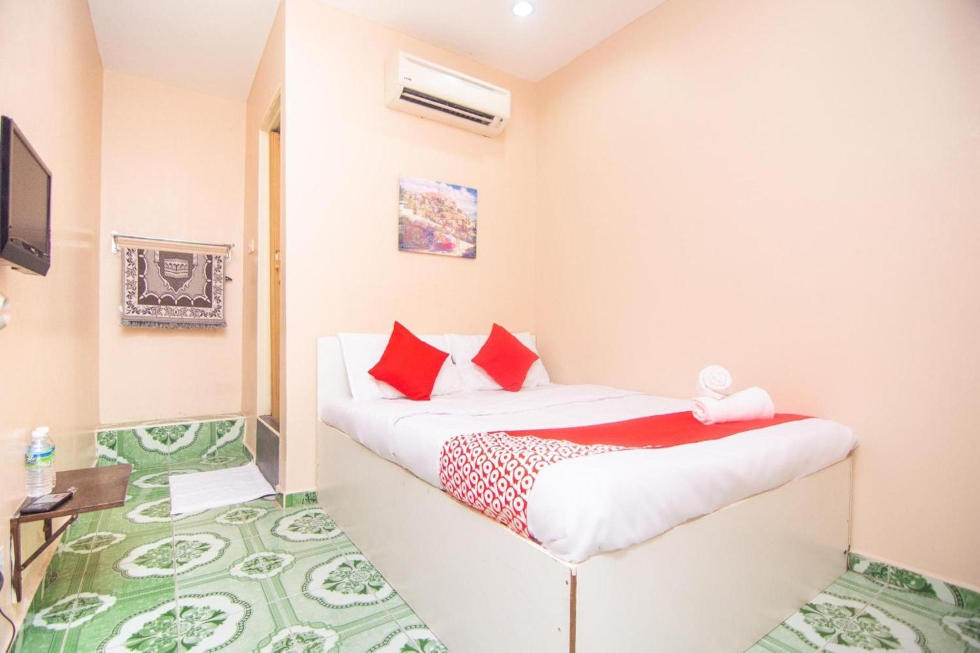 Oyo 1224 Hotel Hajah Rohayah Танджунґ-Малім Екстер'єр фото