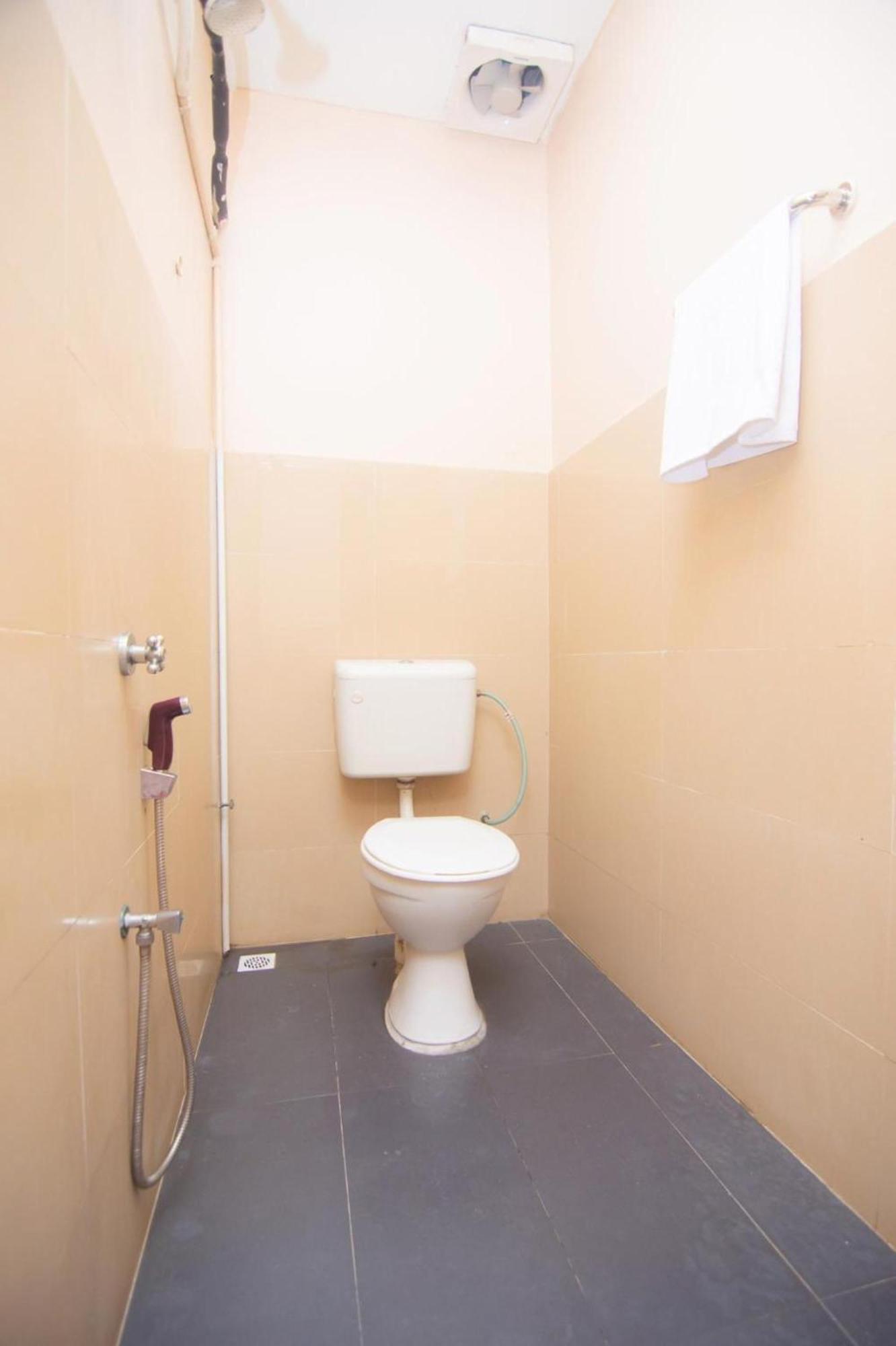 Oyo 1224 Hotel Hajah Rohayah Танджунґ-Малім Екстер'єр фото